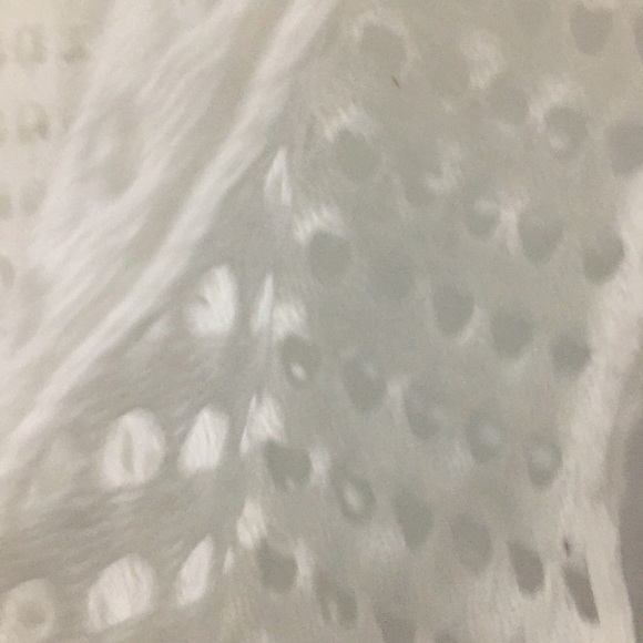 Beautiful white crochet infinity scarf - Picture 4 of 6